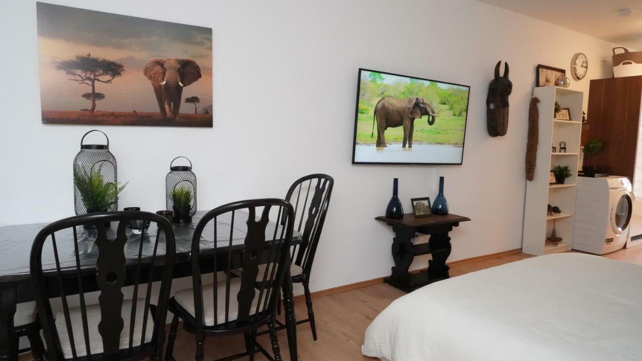 Apartment 900m To Exhibition *