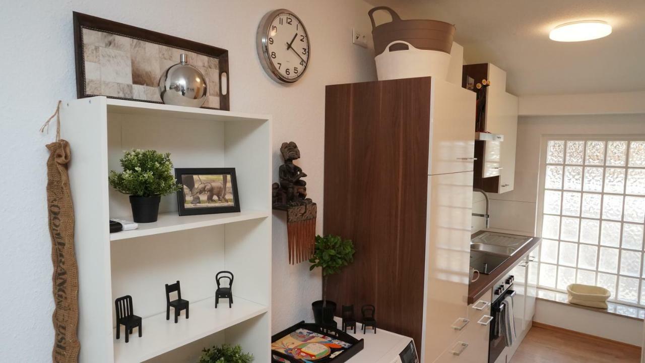 900m To Exhibition *